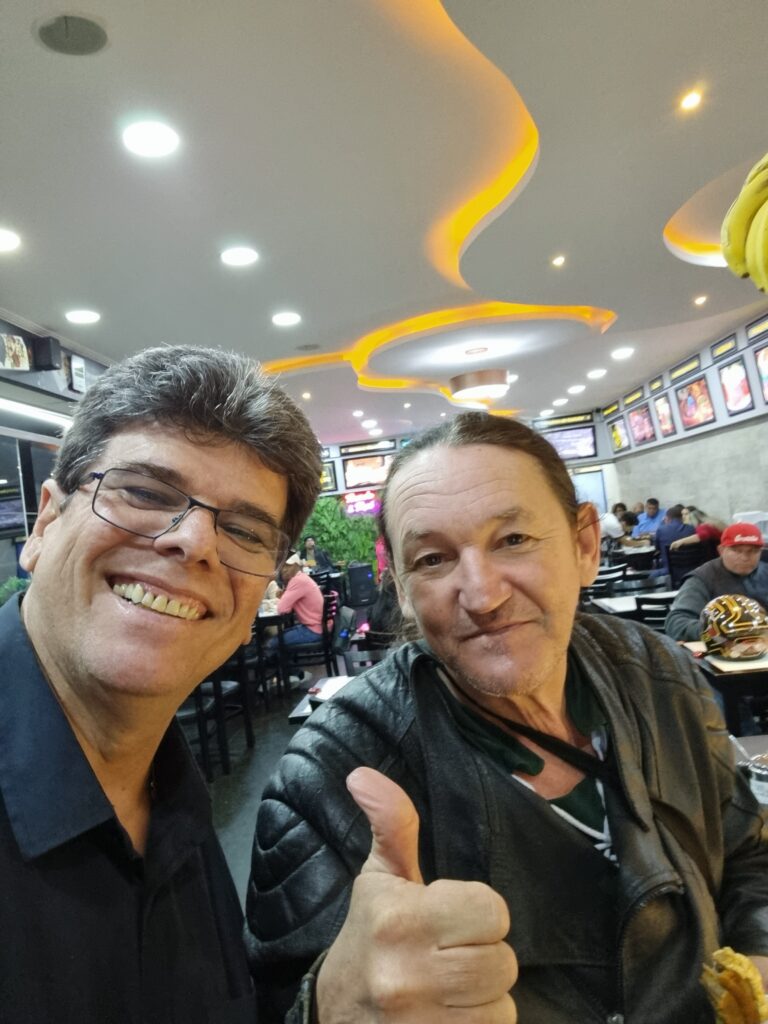 o Escritor J.H. Martins e o Humorista Marquito no Tatuapé-SP