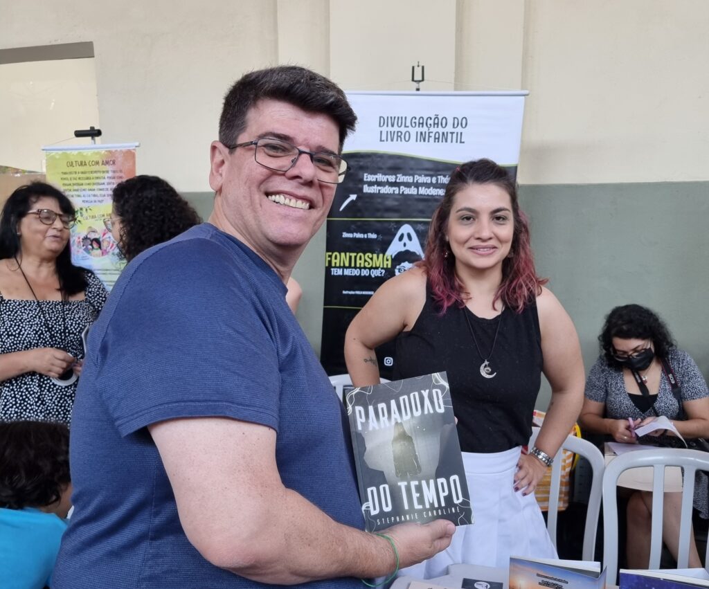 Os escritores Stephanie Caroline e J.H. Martins na Feira Literária de Itu-SP em 2023
