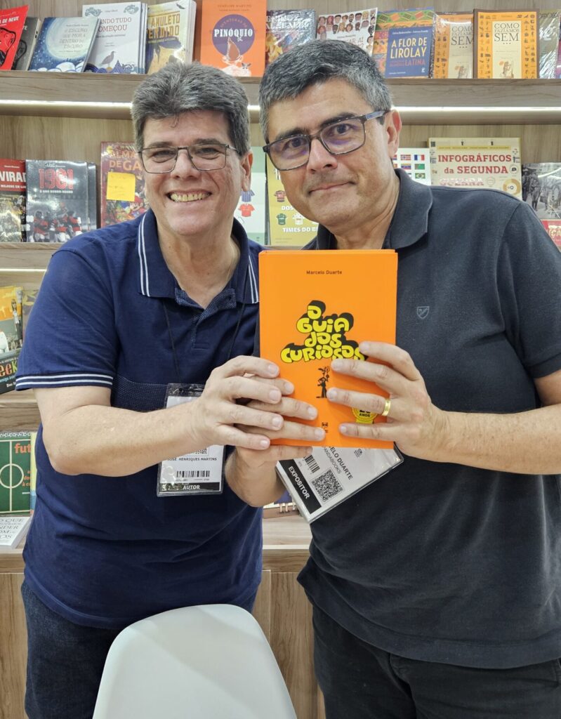J.H. Martins com o escritor e Jornalista Marcelo Duarte na Bienal do Livro de SP 2024