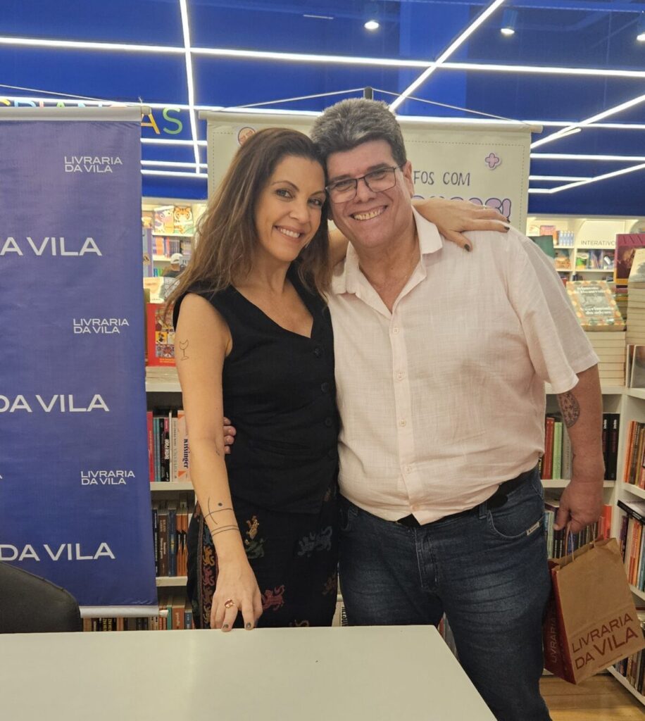 A escritora Thalita Rebouças e J.H.Martins na Livraria da Vila SP (2025)